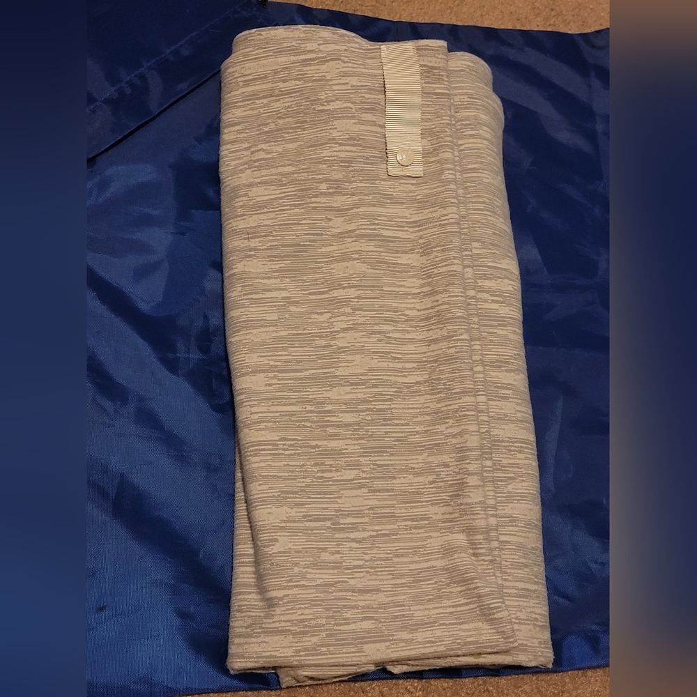 Lululemon customizable snap scarf